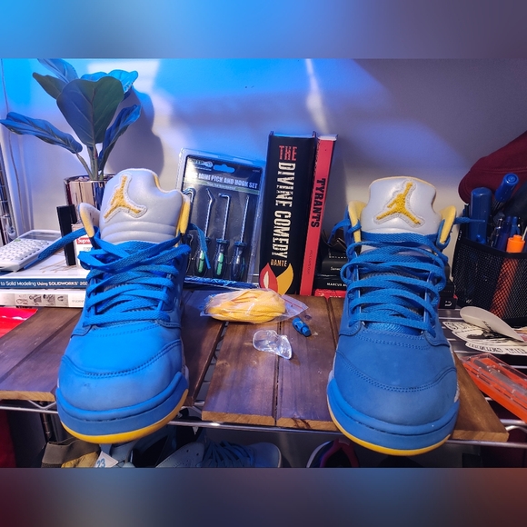 Jordan Retro 5 Laney Varsity M 10.5 - Picture 2 of 8